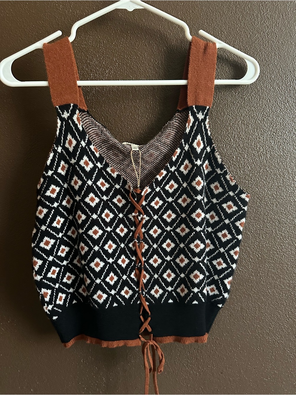 Buckle Gimmicks Black & Rust Diamond Knit Lace-Up Crop Tank